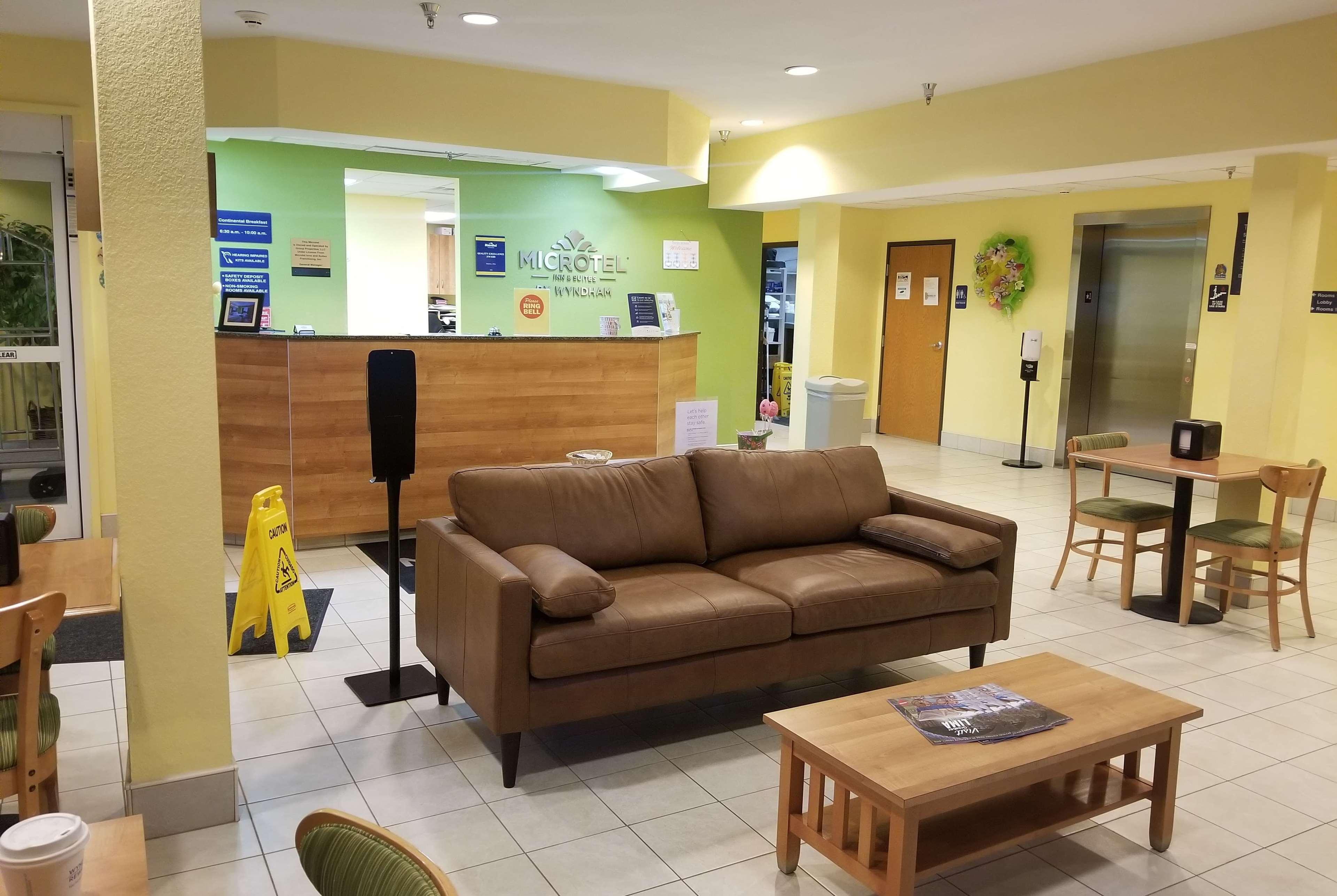 Microtel Inn & Suites By Wyndham Delphos Exterior foto